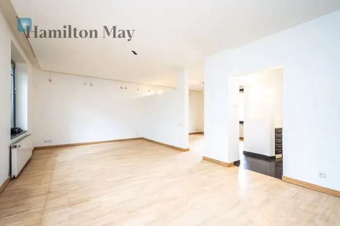 City: Kraków Street: Warmijska Region: Krowodrza Price: 9900 PLN Bedrooms: 6 Bathrooms: 3 Plot size: 200m2 Price/m2: 40 PLN - slider