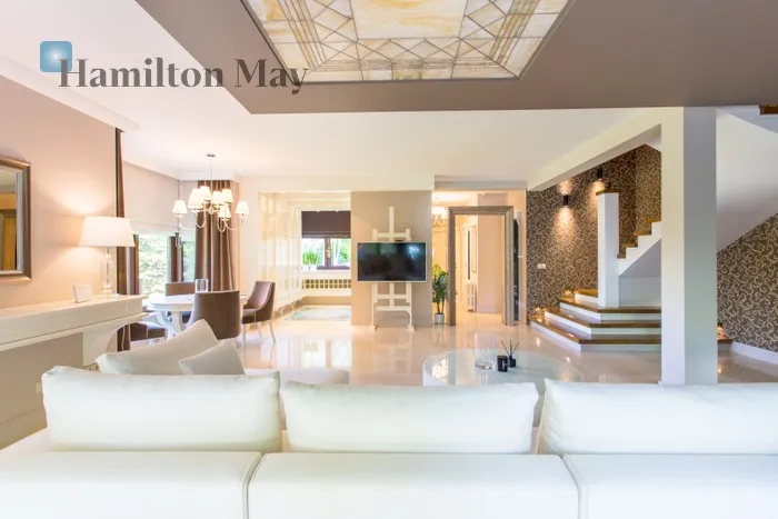 City: Wysoka Street: Kolorowa Region: Wysoka Distance to centre: 6.72 km Price: 3100000 PLN Bedrooms: 3 Bathrooms: 2 - slider