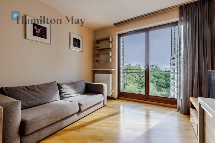 City: Warszawa Street: Grzybowska Region: Śródmieście Subregion: Śródmieście Północne Distance to centre: 1.09 km Level: 6 Price: 6200 PLN Bedrooms: 1 Bathrooms: 1 Size: 62m2 Price/m2: 100 PLN - slider