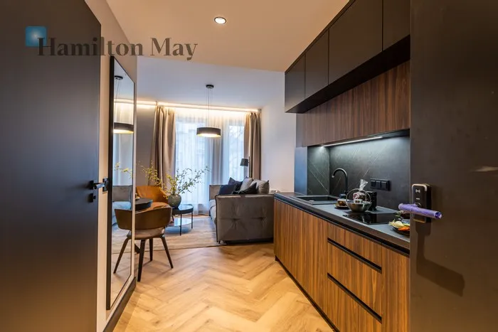 City: Kraków Street: Dajwór Region: Stare Miasto Subregion: Kazimierz Distance to centre: 1.42 km Level: 1 Price: 3240 PLN Bedrooms: 0 Bathrooms: 1 Size: 35.85m2 - slider