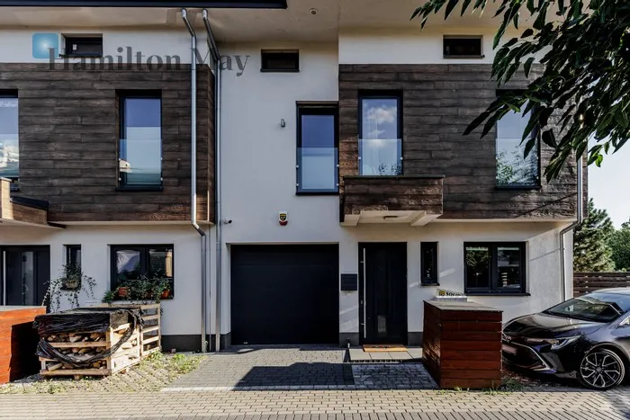 City: Warszawa Street: Jeziorowa Region: Wawer Subregion: Zerzeń Price: 2390000 PLN Bedrooms: 4 Bathrooms: 3 - slider