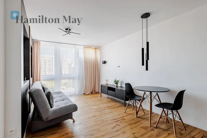 City: Warszawa Street: Chłodna Region: Wola Subregion: Mirów Distance to centre: 1.57 km Level: 9 Price: 3200 PLN Bedrooms: 1 Bathrooms: 1 Size: 39m2 Price/m2: 82 PLN - slider
