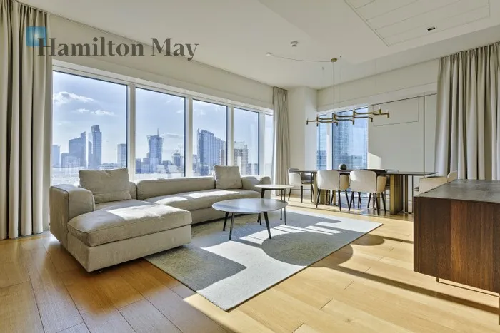 City: Warszawa Street: Złota Region: Śródmieście Subregion: Śródmieście Północne Distance to centre: 0.65 km Level: 17 Price: 7000000 PLN Bedrooms: 2 Bathrooms: 2 Size: 132.9m2 Price/m2: 52671 PLN - slider