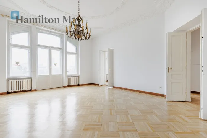 City: Warszawa Street: aleje Jerozolimskie Region: Śródmieście Distance to centre: 0.24 km Level: 3 Price: 17730 PLN Bedrooms: 5 Bathrooms: 1 Size: 240m2 Price/m2: 74 PLN - slider