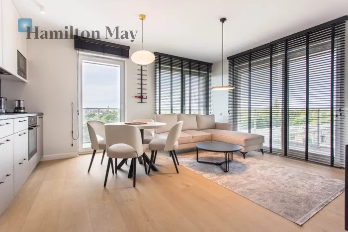 City: Wrocław Street: Braniborska Region: Stare Miasto Distance to centre: 1.26 km Level: 5 Price: 6200 PLN Bedrooms: 2 Bathrooms: 2 Size: 60.45m2 - slider