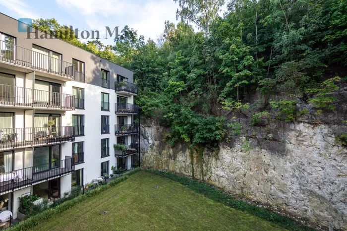 City: Kraków Street: Ulica Rękawka Region: Podgórze Subregion: Stare Podgórze Distance to centre: 2.37 km Level: 3 Price: 5000 PLN Bedrooms: 2 Bathrooms: 1 Size: 55m2 Price/m2: 91 PLN - slider