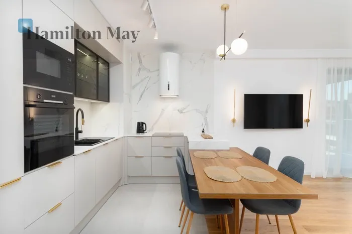 City: Kraków Street: Piotra Borowego Region: Zwierzyniec Subregion: Wola Justowska Distance to centre: 3.42 km Level: 3 Price: 5300 PLN Bedrooms: 2 Bathrooms: 1 Size: 60m2 - slider