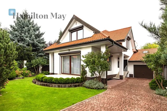 City: Warszawa Street: Rumiana Region: Wilanów Subregion: Wilanów Wysoki Distance to centre: 7.94 km Level: -9 Price: 14500 PLN Bedrooms: 4 Bathrooms: 3 Plot size: 500m2 Price/m2: 35 PLN - slider