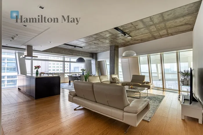 City: Warszawa Street: Złota Region: Śródmieście Subregion: Śródmieście Północne Distance to centre: 0.65 km Level: 10 Price: 11359773 PLN Bedrooms: 3 Bathrooms: 3 Size: 227.2m2 Price/m2: 49999 PLN - slider