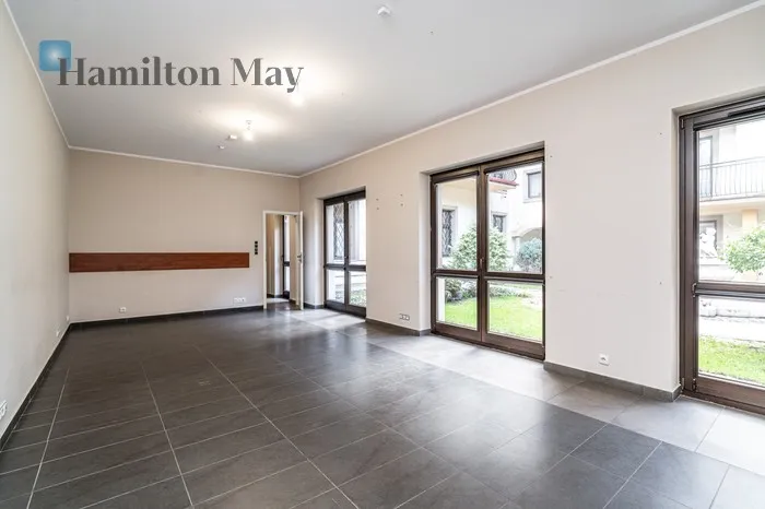 City: Kraków Street: Skawińska Region: Stare Miasto Subregion: Kazimierz Distance to centre: 1.6 km Level: 2 Price: 3950 PLN Bedrooms: 1 Bathrooms: 1 Size: 49m2 Price/m2: 81 PLN - slider