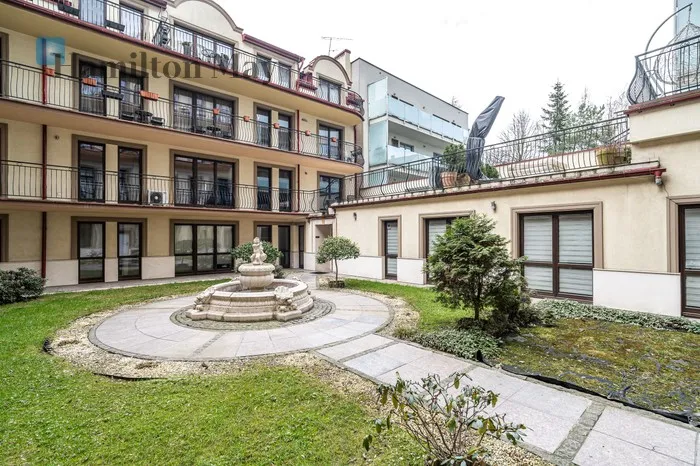 City: Kraków Street: Skawińska Region: Stare Miasto Subregion: Kazimierz Distance to centre: 1.6 km - slider