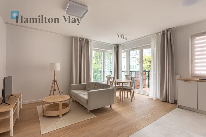 City: Warszawa Street: Sienna Region: Wola Subregion: Mirów Distance to centre: 1.03 km Level: 3 Price: 6000 PLN Bedrooms: 2 Bathrooms: 2 Size: 65m2 - slider