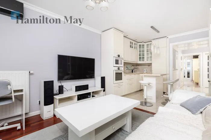 City: Kraków Street: Masarska Region: Grzegórzki Distance to centre: 1 km Level: 1 Price: 5000 PLN Bedrooms: 2 Bathrooms: 2 - slider