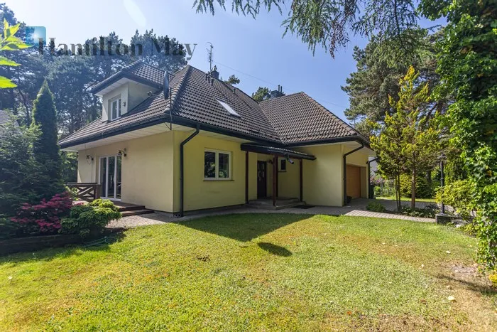 City: Józefów Street: Matejki Region: Józefów Distance to centre: 18.83 km Price: 9500 PLN Bedrooms: 4 Bathrooms: 3 Plot size: 880m2 Price/m2: 44 PLN - slider
