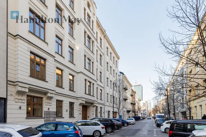 City: Warszawa Street: Emilii Plater Region: Śródmieście Subregion: Śródmieście Północne Distance to centre: 0.77 km Level: 1 Price: 4400000 PLN Bedrooms: 3 Bathrooms: 2 Size: 146.56m2 - slider