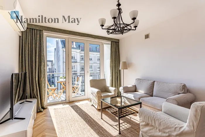 City: Warszawa Street: Foksal Region: Śródmieście Subregion: Śródmieście Północne Distance to centre: 0.84 km Level: 4 Price: 8000 PLN Bedrooms: 2 Bathrooms: 1 Size: 82m2 - slider