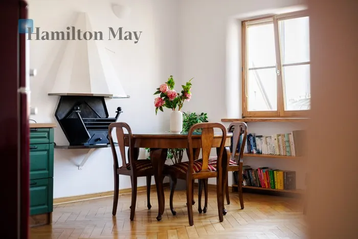 City: Warszawa Street: Piekarska Region: Śródmieście Subregion: Stare Miasto Distance to centre: 2.1 km Level: 3 Price: 1100000 PLN Bedrooms: 1 Bathrooms: 1 Size: 39m2 Price/m2: 28205 PLN - slider