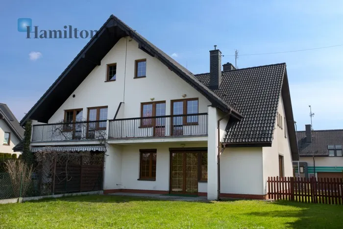 City: Wrocław Street: Agatowa Region: Krzyki Subregion: Ołtaszyn Distance to centre: 7.19 km Price: 5900 PLN Bedrooms: 4 Bathrooms: 2 Plot size: 450m2 Price/m2: 39 PLN - slider