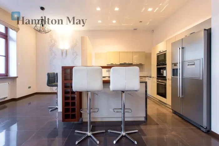 City: Wrocław Street: Kościuszki  Region: Stare Miasto Subregion: Przedmieście Świdnickie Distance to centre: 0.8 km Level: 4 Price: 5500 PLN Bedrooms: 2 Bathrooms: 2 Size: 103.5m2 Price/m2: 53 PLN - slider