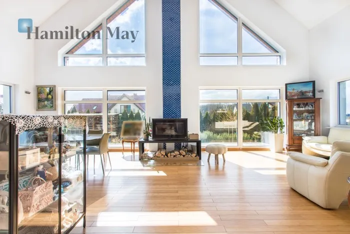 City: Żerniki Małe Street: Stanisławowska Region: Żerniki Małe Distance to centre: 14.9 km Price: 2499000 PLN Bedrooms: 3 Bathrooms: 3 - slider