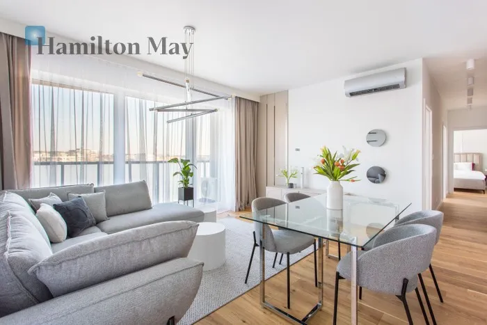 City: Wrocław Street: Generała Władysława Sikorskiego Region: Stare Miasto Distance to centre: 0.94 km Level: 7 Price: 2215000 PLN Bedrooms: 3 Bathrooms: 1 Size: 72m2 - slider