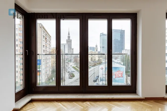 City: Warszawa Street: Grzybowska Region: Śródmieście Subregion: Śródmieście Północne Distance to centre: 1.05 km Level: 4 Price: 20000 PLN Bedrooms: 4 Bathrooms: 4 Size: 250m2 Price/m2: 80 PLN - slider