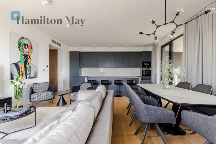 City: Warszawa Street: Grzybowska Region: Wola Subregion: Mirów Distance to centre: 1.32 km Level: 16 Price: 28800 PLN Bedrooms: 4 Bathrooms: 2 Size: 134m2 Price/m2: 215 PLN - slider