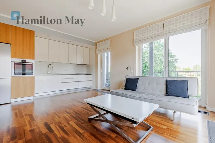 City: Warszawa Street: Jana Pawła Woronicza Region: Mokotów Subregion: Służewiec Distance to centre: 4.81 km Level: 1 Price: 1180000 PLN Bedrooms: 1 Bathrooms: 1 Size: 52m2 - slider