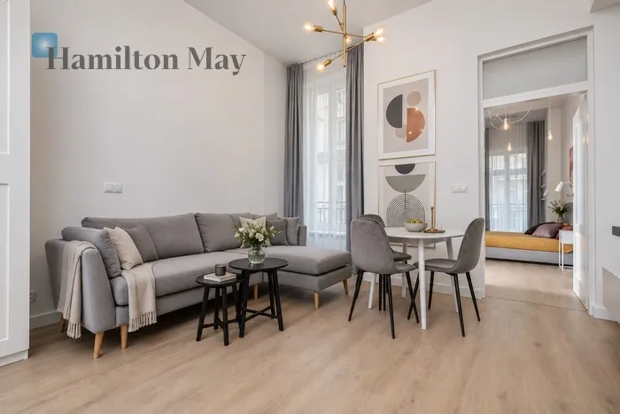 City: Kraków Street: Starowiślna Region: Stare Miasto Distance to centre: 1 km Level: 2 Price: 3600 PLN Bedrooms: 1 Bathrooms: 1 Size: 40m2 Price/m2: 90 PLN - slider
