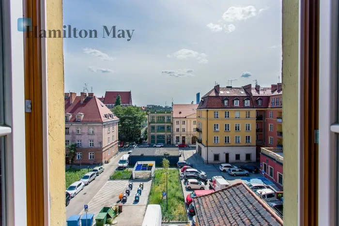 City: Wrocław Street: Rynek Region: Stare Miasto Level: 3 Price: 3300 PLN Bedrooms: 2 Bathrooms: 1 Size: 75m2 Price/m2: 44 PLN - slider