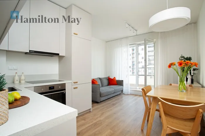 City: Kraków Street: Bolesława Orlińskiego Region: Czyżyny Distance to centre: 5.05 km Level: 5 Price: 805000 PLN Bedrooms: 2 Bathrooms: 1 - slider