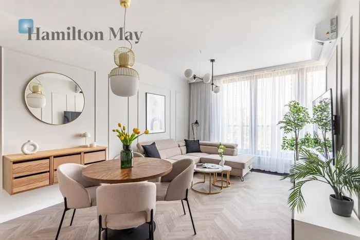City: Warszawa Street: Grzybowska Region: Wola Subregion: Mirów Distance to centre: 1.33 km Level: 4 Price: 9000 PLN Bedrooms: 2 Bathrooms: 1 Size: 62m2 Price/m2: 145 PLN - slider