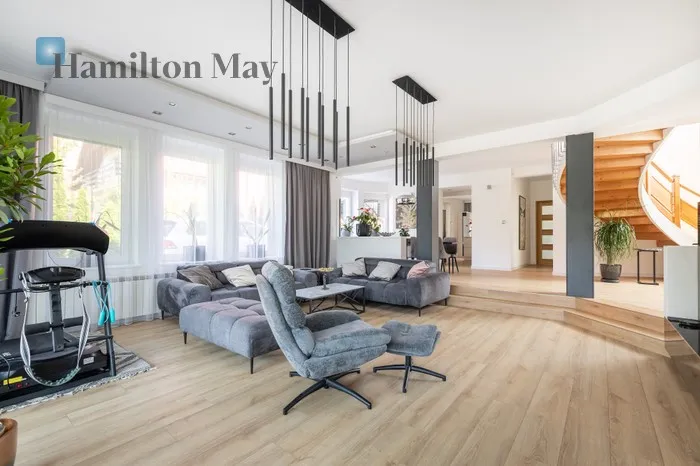 City: Kraków Street: Dolina Region: Zwierzyniec Subregion: Wola Justowska Distance to centre: 4 km Level: -9 Price: 15900 PLN Bedrooms: 5 Bathrooms: 3 Plot size: 900m2 - slider