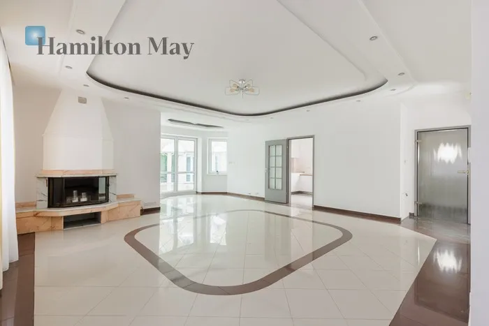City: Warszawa Street: Karatowa Region: Włochy Subregion: Stare Włochy Distance to centre: 6.86 km Price: 15000 PLN Bedrooms: 8 Bathrooms: 3 Plot size: 400m2 Price/m2: 50 PLN - slider
