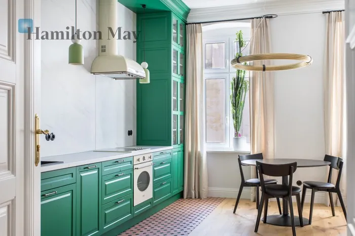 City: Wrocław Street: Kniaziewicza Region: Krzyki Subregion: Przedmieście Oławskie Distance to centre: 1.21 km Level: 3 Price: 7000 PLN Bedrooms: 2 Bathrooms: 2 Size: 127.7m2 Price/m2: 55 PLN - slider
