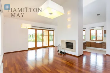 Street: Aleja Lema Region: Bielawa Distance to centre: 15.15 km Level: -9 Price: 5500000 PLN Bedrooms: 5 Bathrooms: 4 Plot size: 1100m2 Price/m2: 13750 PLN - slider