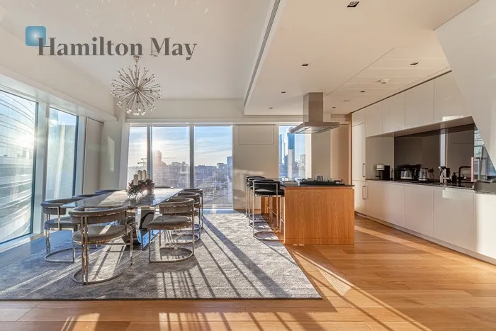 City: Warszawa Street: Złota Region: Śródmieście Subregion: Śródmieście Północne Distance to centre: 0.65 km Level: 9 Price: 36500 PLN Bedrooms: 3 Bathrooms: 3 Size: 225m2 Price/m2: 162 PLN - slider