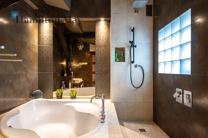 Street: plac Inwalidów Region: Krowodrza Subregion: Nowa Wieś Distance to centre: 1.22 km Level: 5 Price: 1500000 PLN Bedrooms: 3 Bathrooms: 2 Size: 107m2 - slider