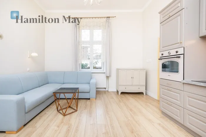 City: Kraków Street: Trynitarska Region: Stare Miasto Subregion: Kazimierz Distance to centre: 1 km Level: 1 Price: 4250 PLN Bedrooms: 2 Bathrooms: 1 Size: 70m2 Price/m2: 61 PLN - slider