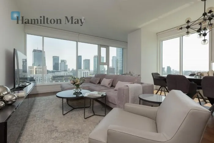 City: Warszawa Street: Grzybowska Region: Wola Subregion: Mirów Distance to centre: 1.58 km Level: 19 Price: 25600 PLN Bedrooms: 3 Bathrooms: 3 Size: 152m2 Price/m2: 168 PLN - slider