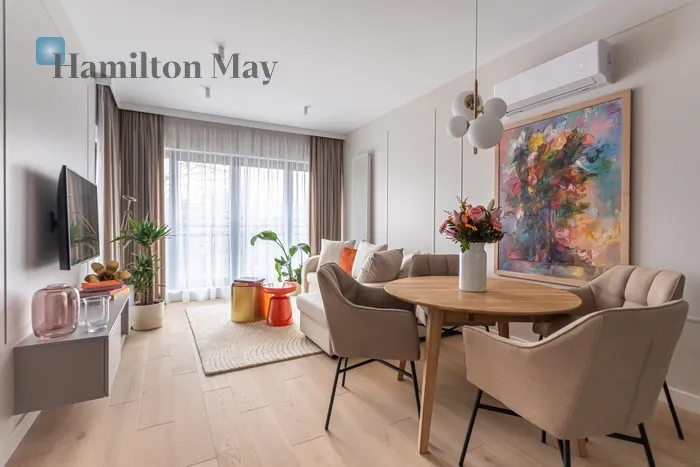 City: Warszawa Street: aleja "Solidarności" Region: Wola Subregion: Mirów Distance to centre: 2.11 km Level: 3 Price: 6500 PLN Bedrooms: 1 Bathrooms: 1 Size: 48m2 Price/m2: 135 PLN - slider
