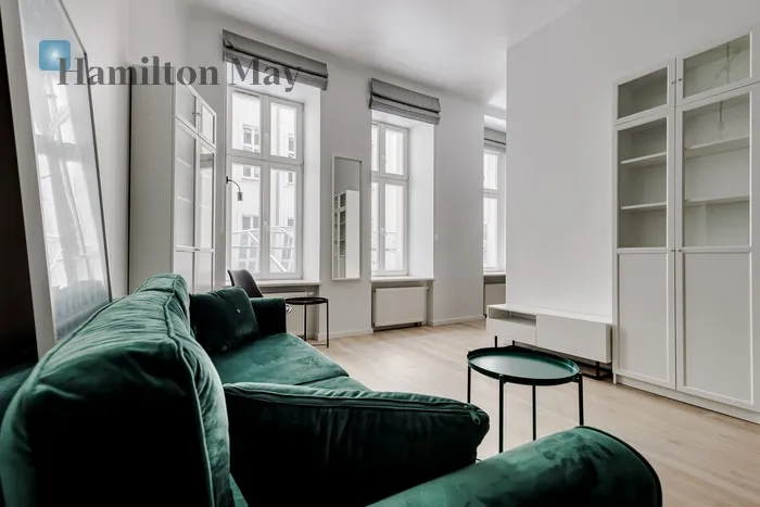 City: Warszawa Street: Stanisława Noakowskiego Region: Śródmieście Subregion: Śródmieście Południowe Distance to centre: 0.89 km Level: 1 Price: 4000 PLN Bedrooms: 1 Bathrooms: 1 Size: 36m2 Price/m2: 111 PLN - slider