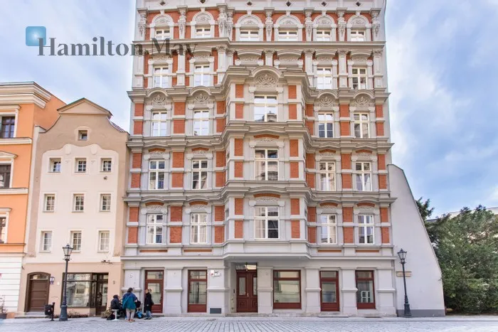 City: Wrocław Street: plac Uniwersytecki Region: Stare Miasto Distance to centre: 0.42 km Level: 4 Price: 2600 PLN Bedrooms: 1 Bathrooms: 1 Size: 38.51m2 - slider