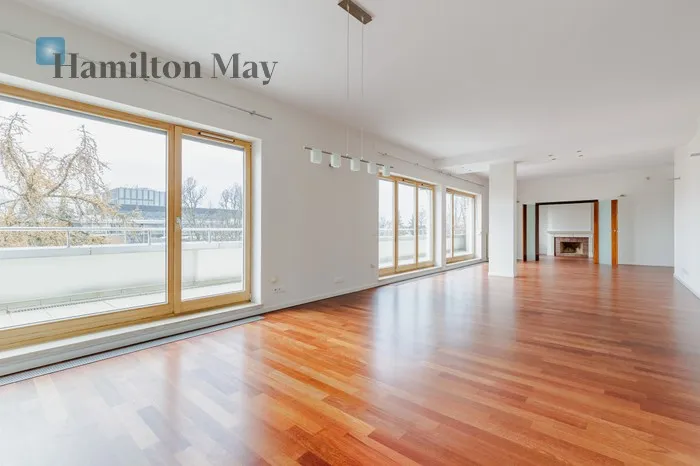 City: Warszawa Street: Biały Kamień Region: Mokotów Subregion: Wyględów Distance to centre: 2.78 km Level: 5 Price: 30000 PLN Bedrooms: 5 Bathrooms: 4 Size: 320m2 Price/m2: 94 PLN - slider