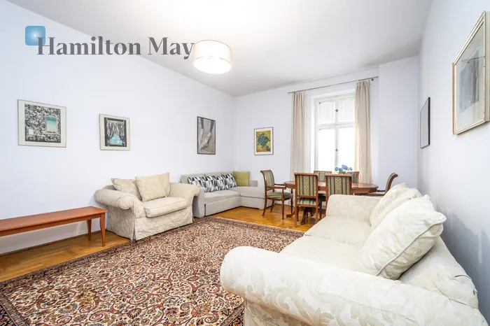 City: Kraków Street: Rynek Główny Region: Stare Miasto Distance to centre: 0.11 km Level: 2 Price: 4000 PLN Bedrooms: 1 Bathrooms: 1 Size: 83m2 - slider