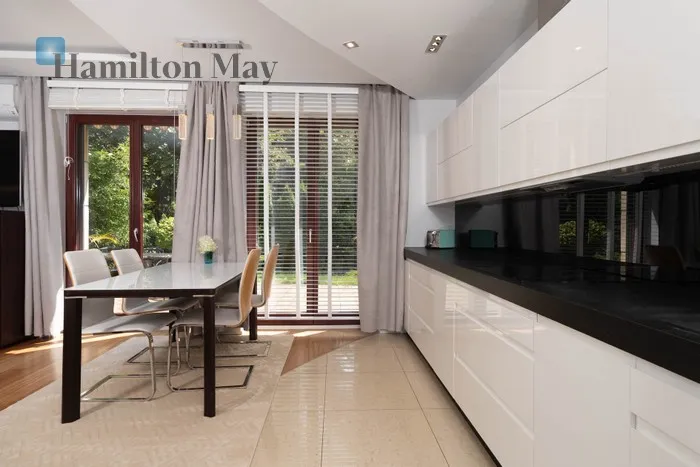 City: Kraków Street: Ludwinowska Region: Dębniki Subregion: Osiedle Podwawelskie Distance to centre: 2.04 km Price: 9950 PLN Bedrooms: 3 Bathrooms: 2 Size: 110m2 Price/m2: 90 PLN - slider