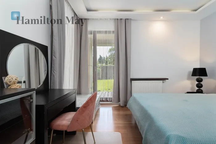 Street: Ludwinowska Region: Dębniki Subregion: Osiedle Podwawelskie Distance to centre: 2.04 km Price: 9950 PLN Bedrooms: 3 Bathrooms: 2 Size: 110m2 - slider