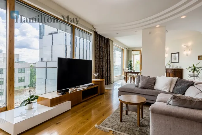 City: Warszawa Street: Sienna Region: Wola Subregion: Mirów Distance to centre: 1.28 km Level: 8 Price: 32000 PLN Bedrooms: 4 Bathrooms: 3 Size: 342m2 Price/m2: 94 PLN - slider