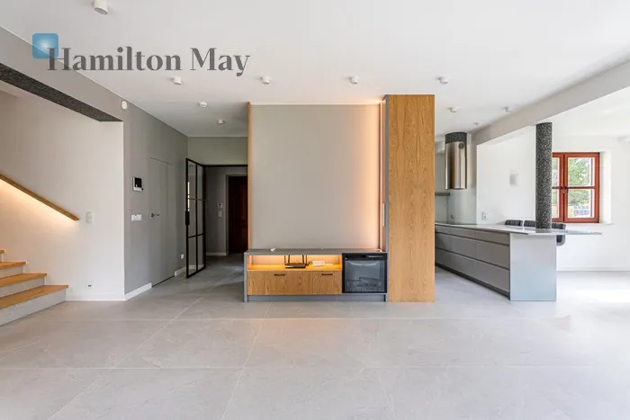 City: Warszawa Street: Jara Region: Wilanów Subregion: Zawady Price: 16000 PLN Bedrooms: 5 Bathrooms: 3 Plot size: 800m2 Price/m2: 62 PLN - slider
