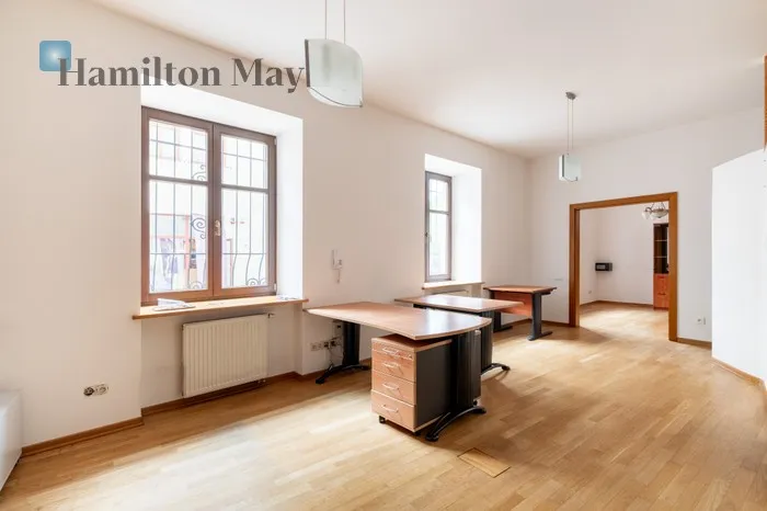 City: Kraków Street: Krupnicza Region: Stare Miasto Distance to centre: 0.5 km Price: 2900000 PLN Bedrooms: null Bathrooms: null Plot size: nullm2 Layout: null Price/m2: 19728 PLN - slider